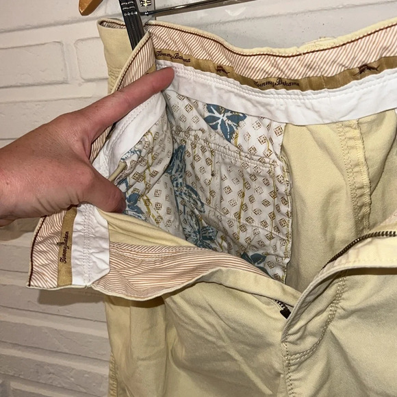 Tommy Bahama Pale Yellow Cotton Blend Shorts, Men’s Size 34 - Picture 6 of 8